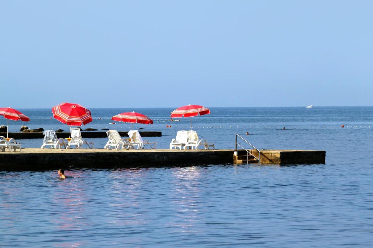 Apartments With A Parking Space Umag - 7110 Buitenkant foto
